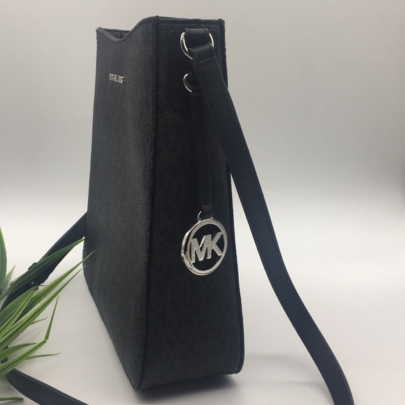 Michael Kors LG MESSENGER Crossbody Black - Picture 6 of 8